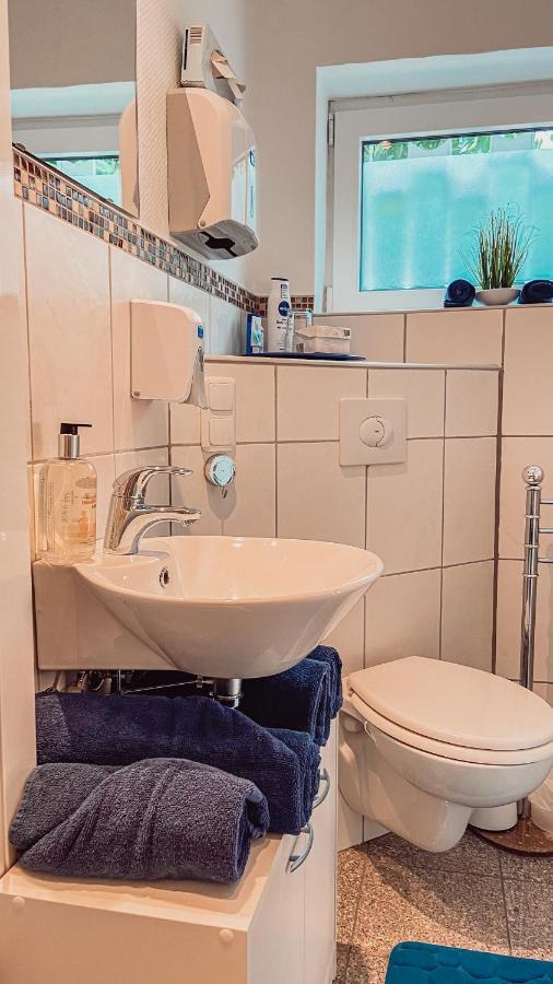 Villa Herkules - Privates Apartment Am Waldrand Mit Smart Tv Und Kostenlosen Parkplaetzen Kassel Buitenkant foto